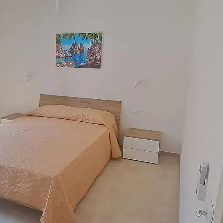 ゲストハウス Mamma Rosa カステッランマーレ・デル・ゴルフォ